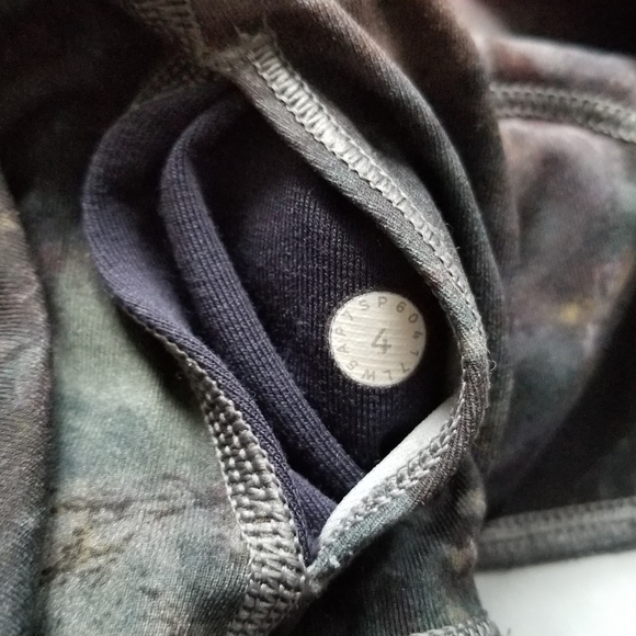 Lululemon High-Rise Wunder Under Tight *Full-On Luxtreme 28" in Radiant Multi - Picture 10 of 10